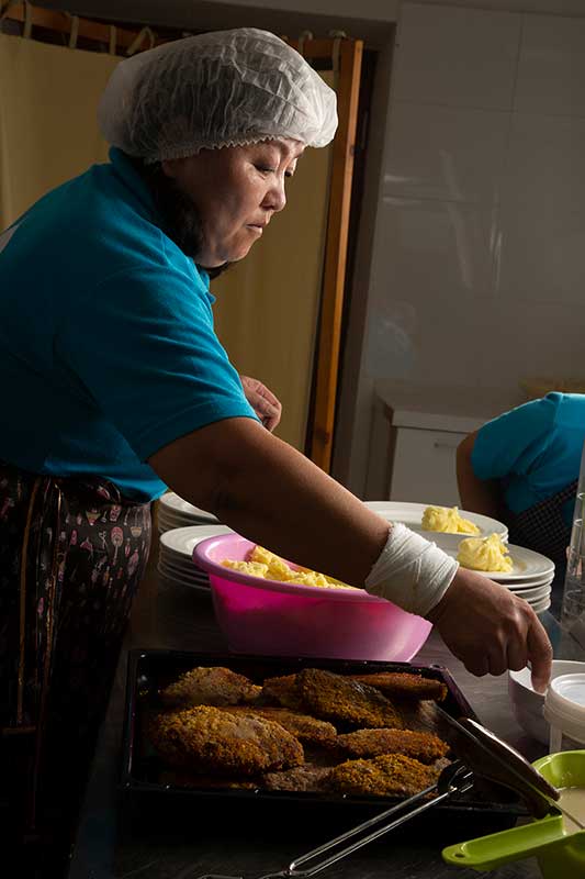 お料理担当のツェツェグ